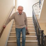 Rénover un escalier intérieur pour senior : sécurité, visibilité et ergonomie sans monte-escalier